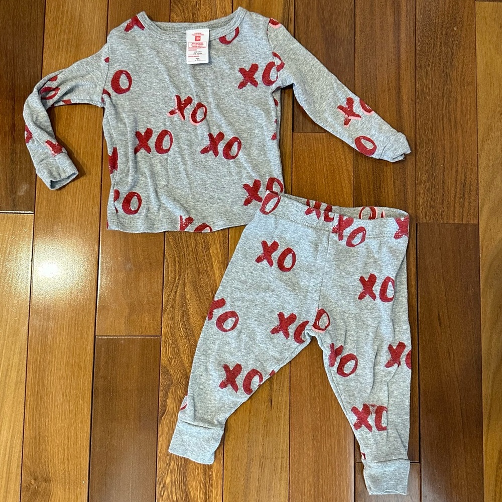 Valentines XO pajama set size 18 months